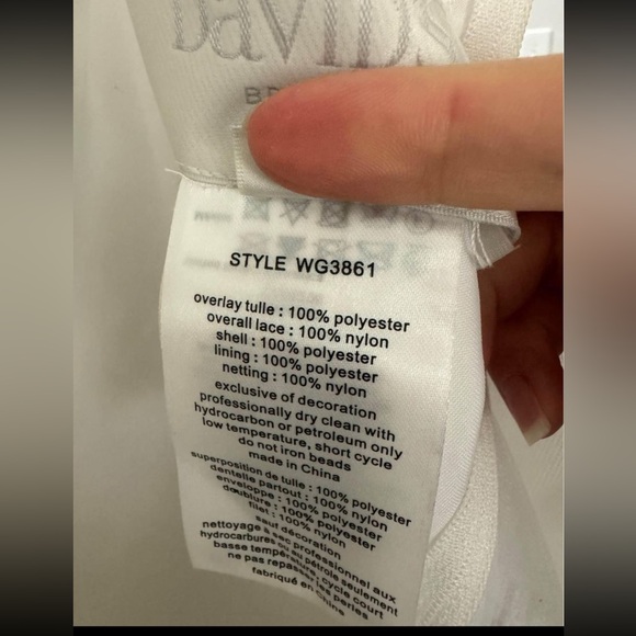 David’s Bridal - Lace & Tulle Ballgown Wedding Dress - Picture 5 of 9